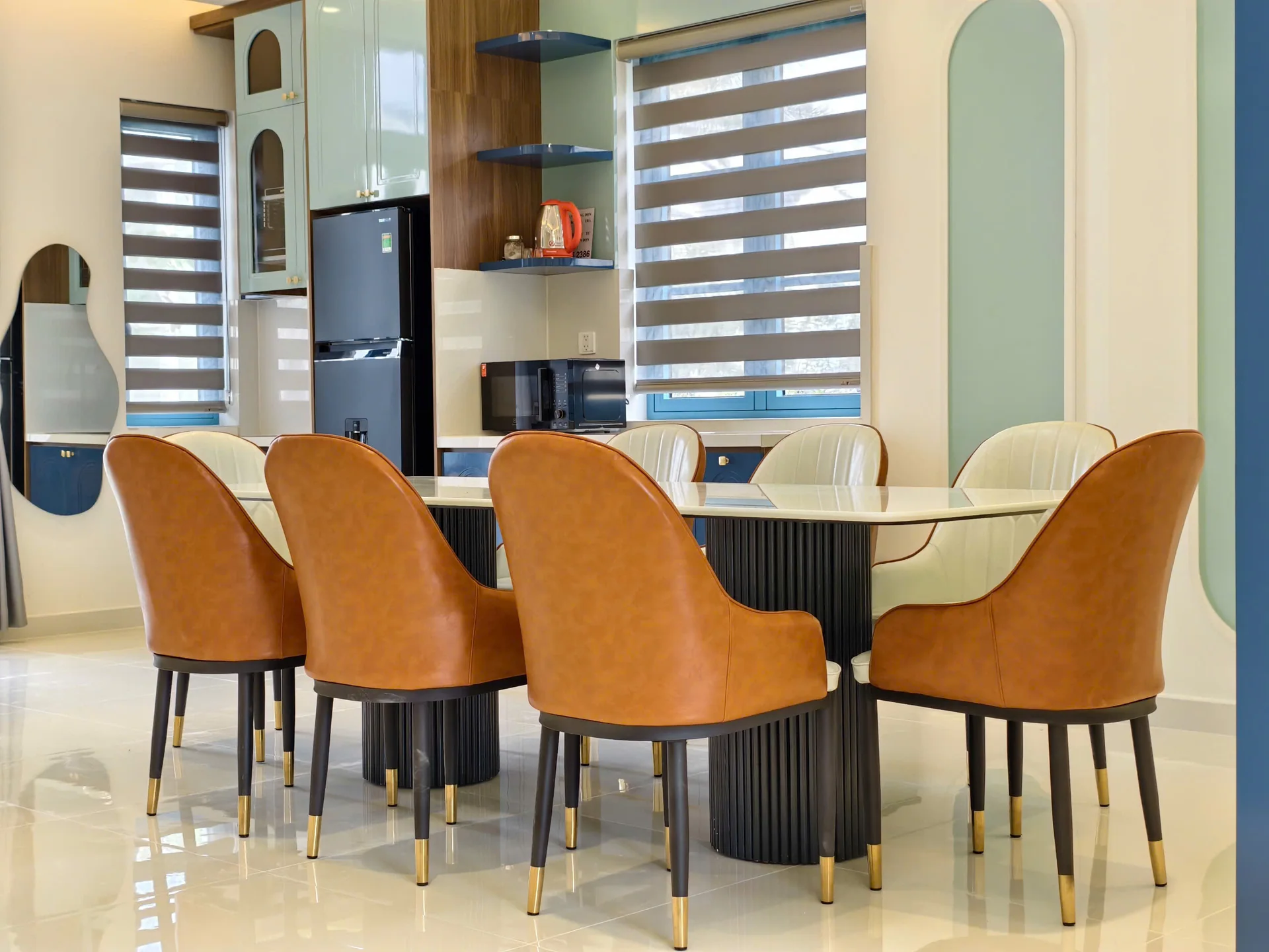 Thực tế · NovaWorld Phan Thiết · Khu ăn trong cùng căn nhà; xem khoảng liên hệ với cầu thang.