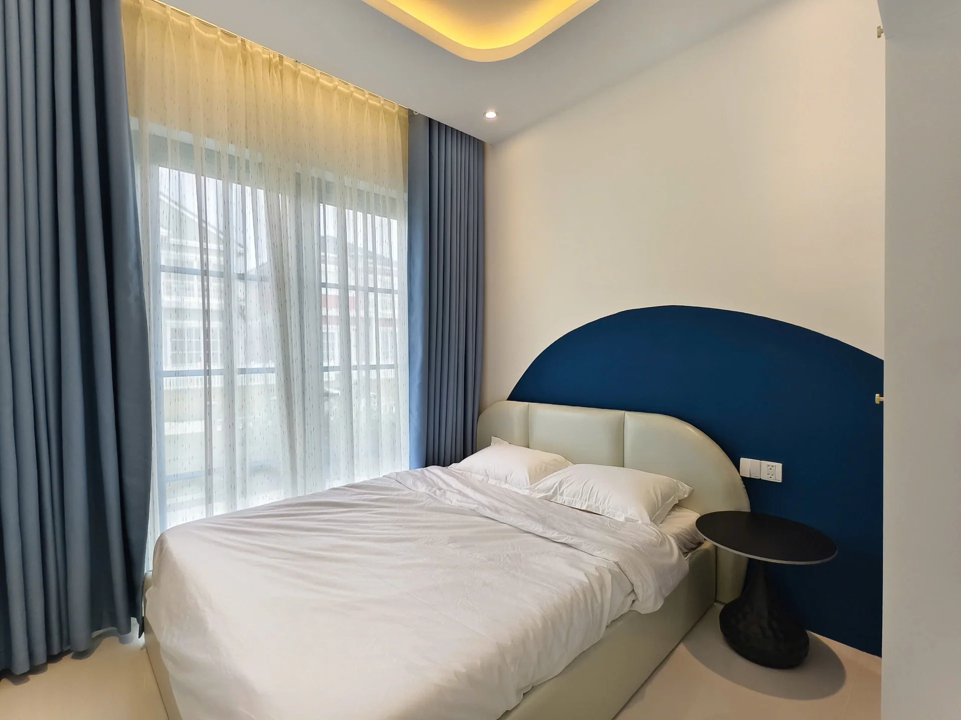 Ảnh thực tế: phòng ngủ — Trắng và xanh, một nhịp liền mạch, NovaWorld Phan Thiết